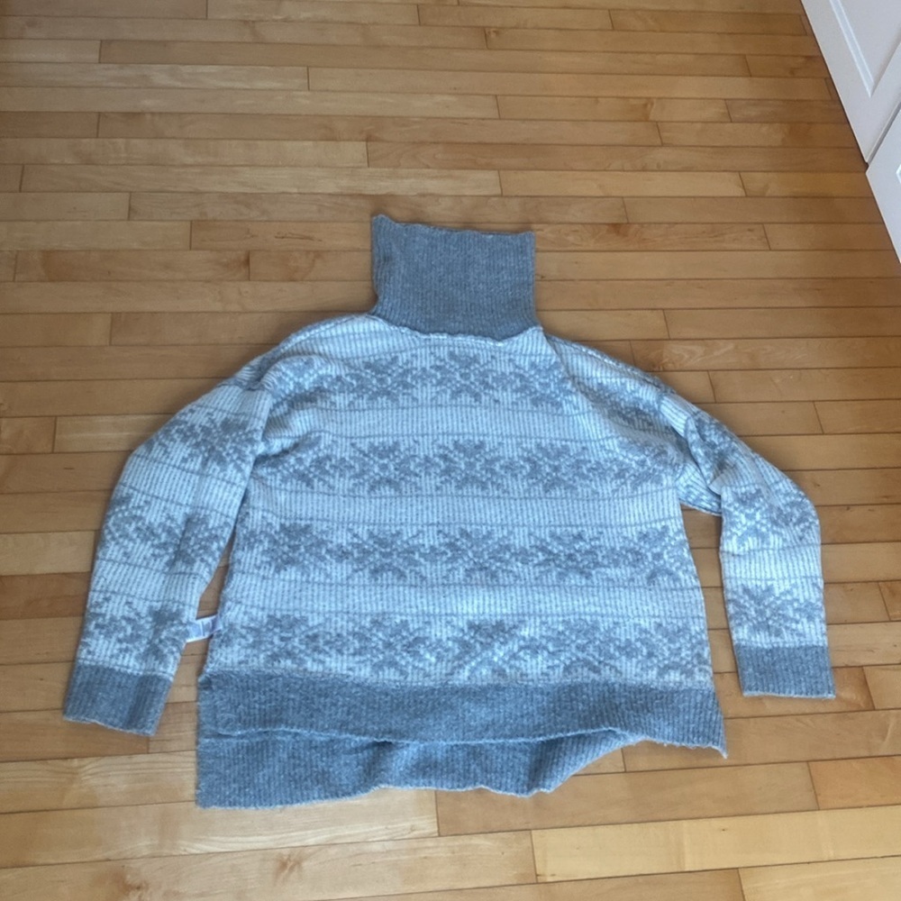 Cupcakes & Cashmere long sleeved turtle neck sweater in  Gray & White SIZE large - Picture 6 of 12